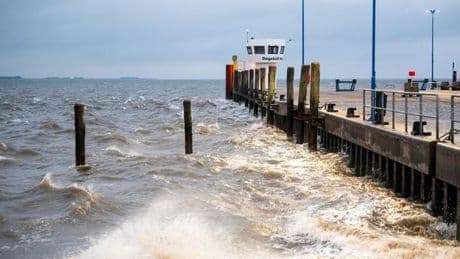 Wetter im Norden: Erster Herbststurm wirbelt Fähren-Fahrpläne durcheinander