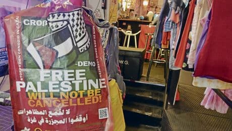 Berlin-Mitte | Anti-War-Café: Wladimir Putin in Dauerschleife