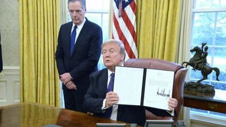 Dazi di Trump all'Europa, cosa cambia per l'Italia? Dai farmaci alla moda fino alle auto: ecco i settori più a rischio