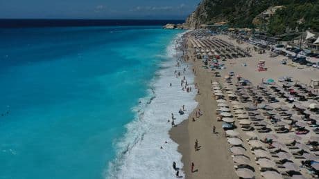 « On est devenu des zombies » : en Grèce, nouveau Disneyland pour touristes étrangers, les habitants subissent au quotidien une précarité galopante