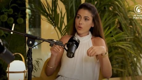 Sara Hervás, azafata de jets privados: “La gente con poder no necesita poner un cheque sobre la mesa, con actitud y lenguaje ya imponen”