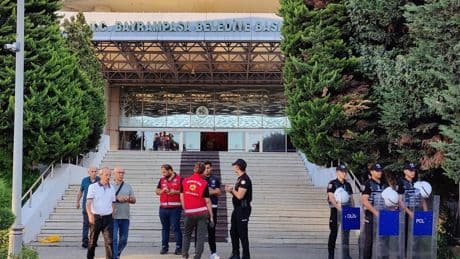 Bayrampaşa Belediyesi'ne operasyon: Belediye Başkanı Hasan Mutlu ve çok sayıda kişi gözaltına alındı