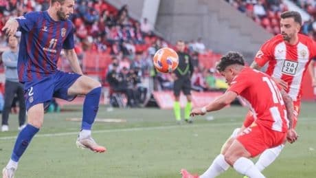 El Almería se mete en 'playoff' tras golear a un flojito Eldense