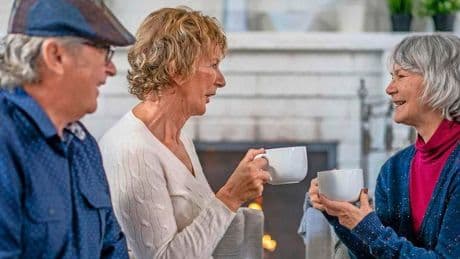 Geriater geeft tips: ’Zorg dat je je vrienden niet alleen op uitvaarten ziet’