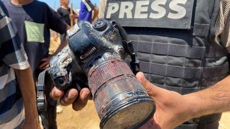Israël bombarde l’hôpital de Khan Younès : au moins 20 morts, dont 5 journalistes