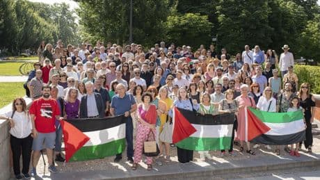 Almodóvar, los hermanos Bardem, Rosa Montero y casi 2.000 nombres de la cultura firman por la paz en Gaza: "Hacemos una llamada urgente"