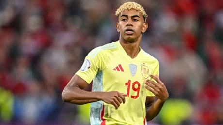Nains embauchés pour divertir ses invités, mannequins à forte poitrine... Lamine Yamal, star du Barça, dans la tourmente après sa fête d’anniversaire