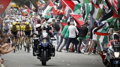 Rennersvakbond noemt demonstraties tijdens Vuelta onacceptabel: 'Grote bezorgdheid'