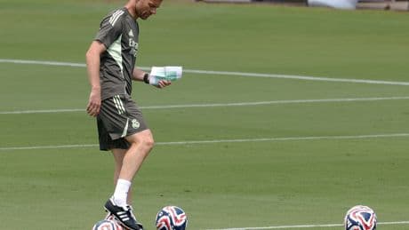 Con Xabi, o corres... o corres