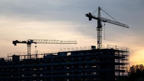 Unternehmen: DIHK: Unternehmen halten Investitionen zurück