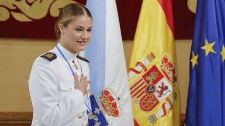 Leonor honra la emigración gallega al recibir la Medalla de Oro de la Xunta