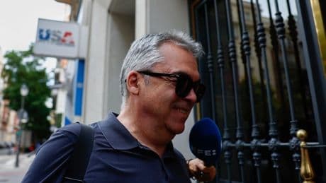 La Policía se persona en el ático de Cerdán tras avisar el exdiputado de dos paquetes sospechosos