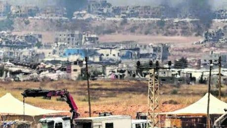 Bombe e carri armati. Via alla conquista di Gaza. Hamas torna a trattare