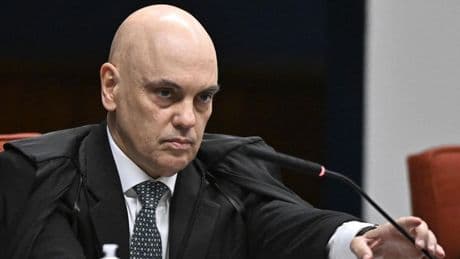 El juez acusa a Bolsonaro de liderar una "organización criminal" para mantenerse en el poder