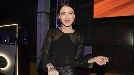 Ema Stokholma, la svolta: «Ho 40 anni e non voglio più quei tatuaggi. Non uso il trucco (se non per lavoro) e desidero capelli naturali»