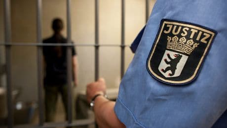Quote steigt drastisch auf Rekordhoch - Fast jeder zweite Häftling ist ein Ausländer