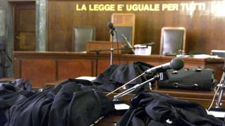 Tribunali, casse usate come bancomat: contanti prelevati per il catering di Natale, compensi in nero e spese non giustificate