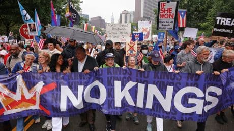 Parade und Proteste: "No Kings": Landesweite Proteste gegen Trump kommen in Gang