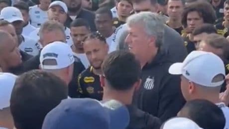 Neymar da la cara ante una turba de radicales del Santos que invadieron la ciudad deportiva del club: "Si tú lloras... imagina el resto"