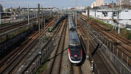 Grèves SNCF : trafic « fortement perturbé » lundi en Ile-de-France sur les RER B et C ; SNCF Voyageurs assure qu’il n’y aura pas de « semaine noire » au niveau national