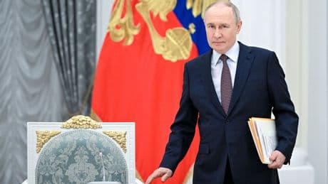 La UE aprueba nuevas sanciones a Rusia, que incluye más barcos de su flota en la sombra