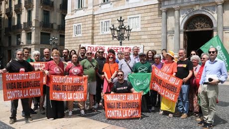 Entidades vecinales y sociales piden al Govern que evite la &quot;privatización&quot; de las viviendas protegidas
