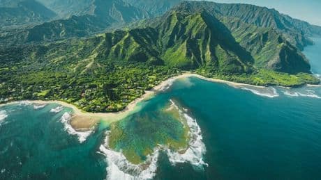 Tasse sul cambiamento climatico, perchè le vacanze potrebbero costare un po' di più in Grecia, Nuova Zelanda, Hawaii e Bali: il caso