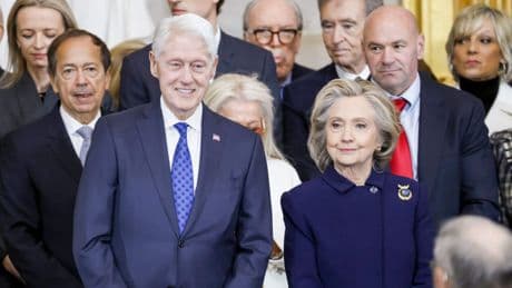Bill en Hillary Clinton gedagvaard in Epstein-zaak: ’gruwelijke misdaden’ onder de loep
