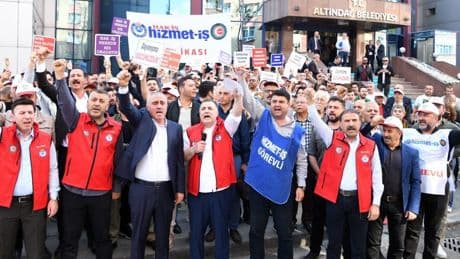 Direnişteki Altındağ Belediyesi işçilerine polis müdahalesi: 1 işçi yaralandı, sendikacı gözaltında