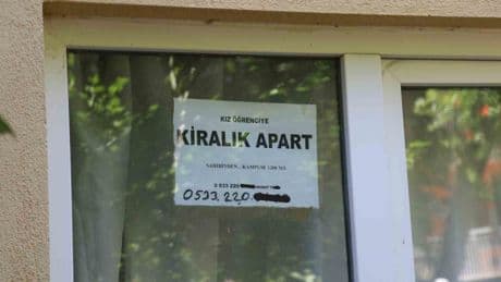 ‘Öğrenci dostu’ diye tanıttı, casus kamerayla kız öğrencileri gizlice kaydetti