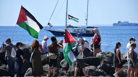 Israel ordena al Ejército que "actúe" para parar el barco en el que viaja Greta Thunberg con ayuda humanitaria