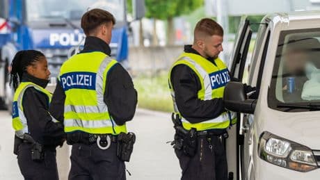 Neue Asyl-Zahlen aus Bayern - Plötzlich fahren mehr Migranten RAUS als REIN!