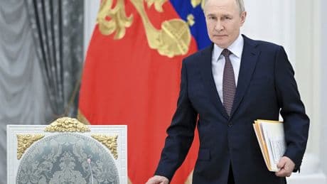 Ucrania y Rusia se sientan en la mesa de negociación en Turquía, pero sin Putin