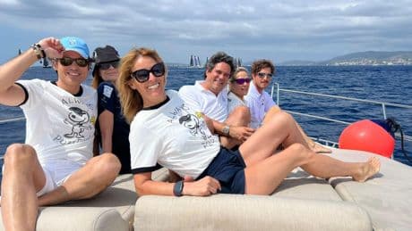 Este es el exclusivo barco VIP que sigue la Copa del Rey en Mallorca: invitados de lujo en apoyo al Hydra HM Hospitales