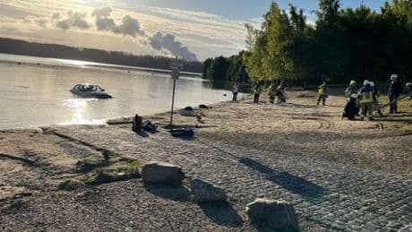 Aachen: 87-Jährige fährt bei Fahrübungen in einen See