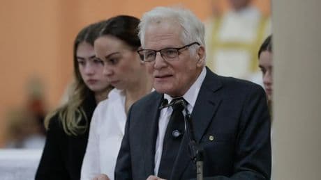 El padre de Uribe Turbay le rinde un emotivo homenaje y el Gobierno de Colombia no asiste a su funeral