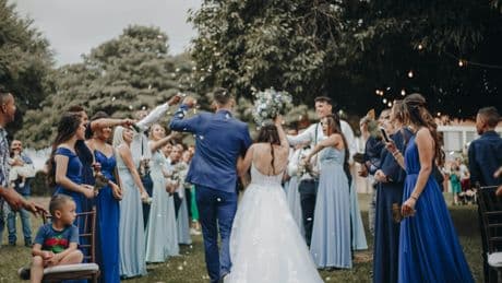 Un año de salario íntegro para casarse: España ha hecho de las bodas un enorme negocio millonario que no toca techo