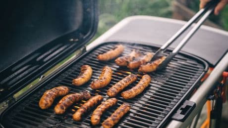 Gesund, lecker, unbedenklich: Diese Grillwürste sind die Testsieger