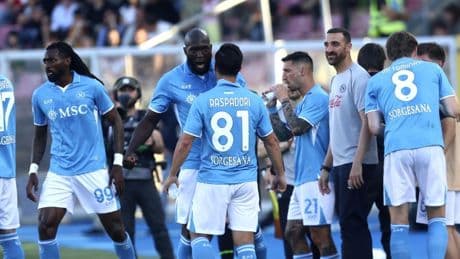 El Nápoles vence en Lecce y da otro paso hacia el Scudetto