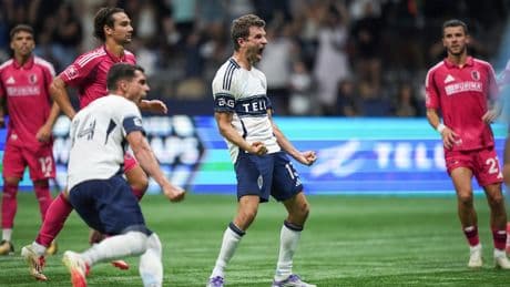 Ex-Bayern-Star wird zum Helden - Müller-Wahnsinn in der Nachspielzeit!