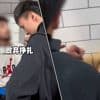 KIJK. Van instant karma gesproken: Chinese student houdt telefoondief in houdgreep in Londense metro