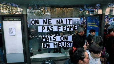 « On nous coupe la parole, on la prend et on la colle » : comment la génération collage renouvelle le féminisme