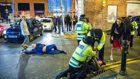 Italian Oasis fans recreate iconic Manchester street Renaissance photo
