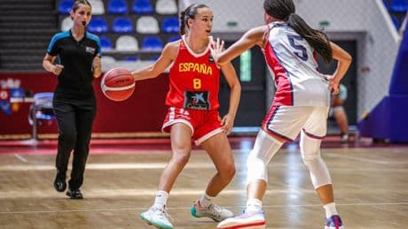 España aplasta a la frágil Gran Bretaña en su estreno (38-102)