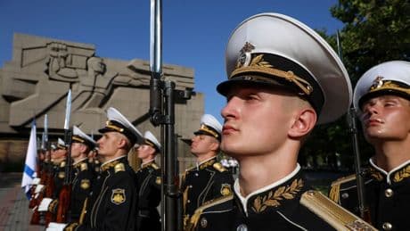 Kremlin tedirgin: Rusya, gövde gösterisini son anda iptal etti!