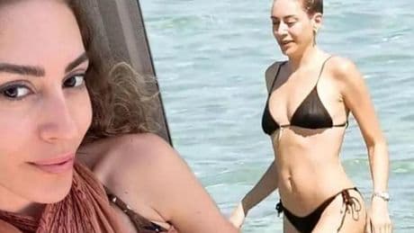 Sinem Kobal, Çeşme'de Plajda Tek Başına Güneşleniyor