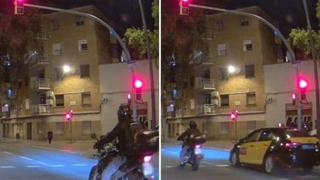 El indignante vídeo que muestra a un coche y una moto realizar una maniobra ilegal a la vez en una calle de Barcelona: “El día a día de muchas ciudades”