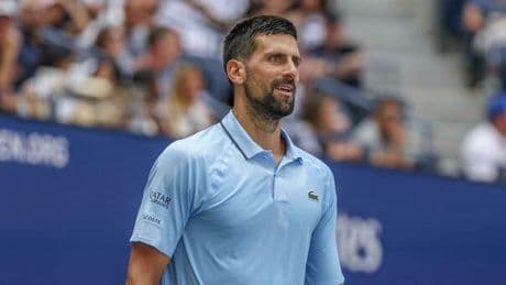 «Djokovic è un traditore». La Serbia accusa il tennista e lui vola in Grecia: ha già iscritto i figli a scuola ad Atene