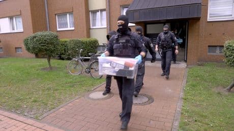 Deutschlandweite Razzien: Polizei greift gegen chinesische Schleuserbande durch