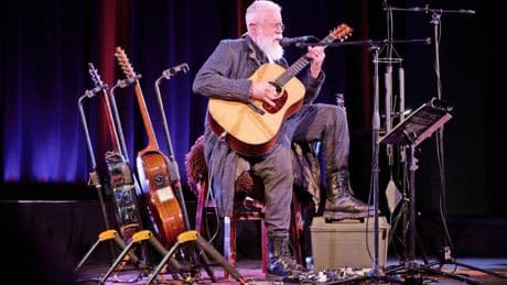 Bruce Cockburn wird 80: Dunkelheit, lauf um dein fieses Leben!